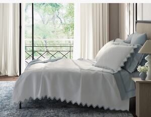 Matouk Aziza Matelassé Coverlet White/pool King $1,175 & 1 King Sham $275 NEW